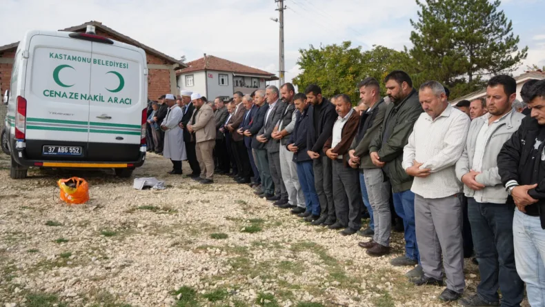 Kastamonu'da tarlada çıkan kavgada öldürülen 4 kişi, toprağa verildi