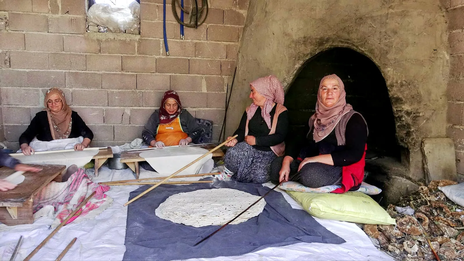 Kayseri’de imece usulü kışlık yufka ekmeği geleneği