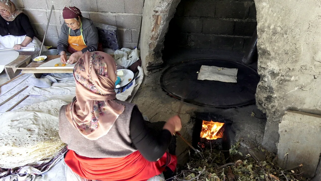 Kayseri’de imece usulü kışlık yufka ekmeği geleneği