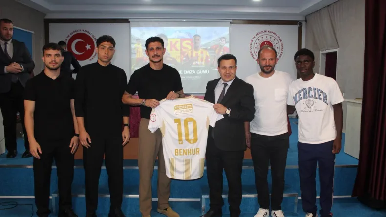 Kayserisporlu futbolculardan Çocuk ve Gençlik Kapalı Ceza İnfaz Kurumu'na ziyaret