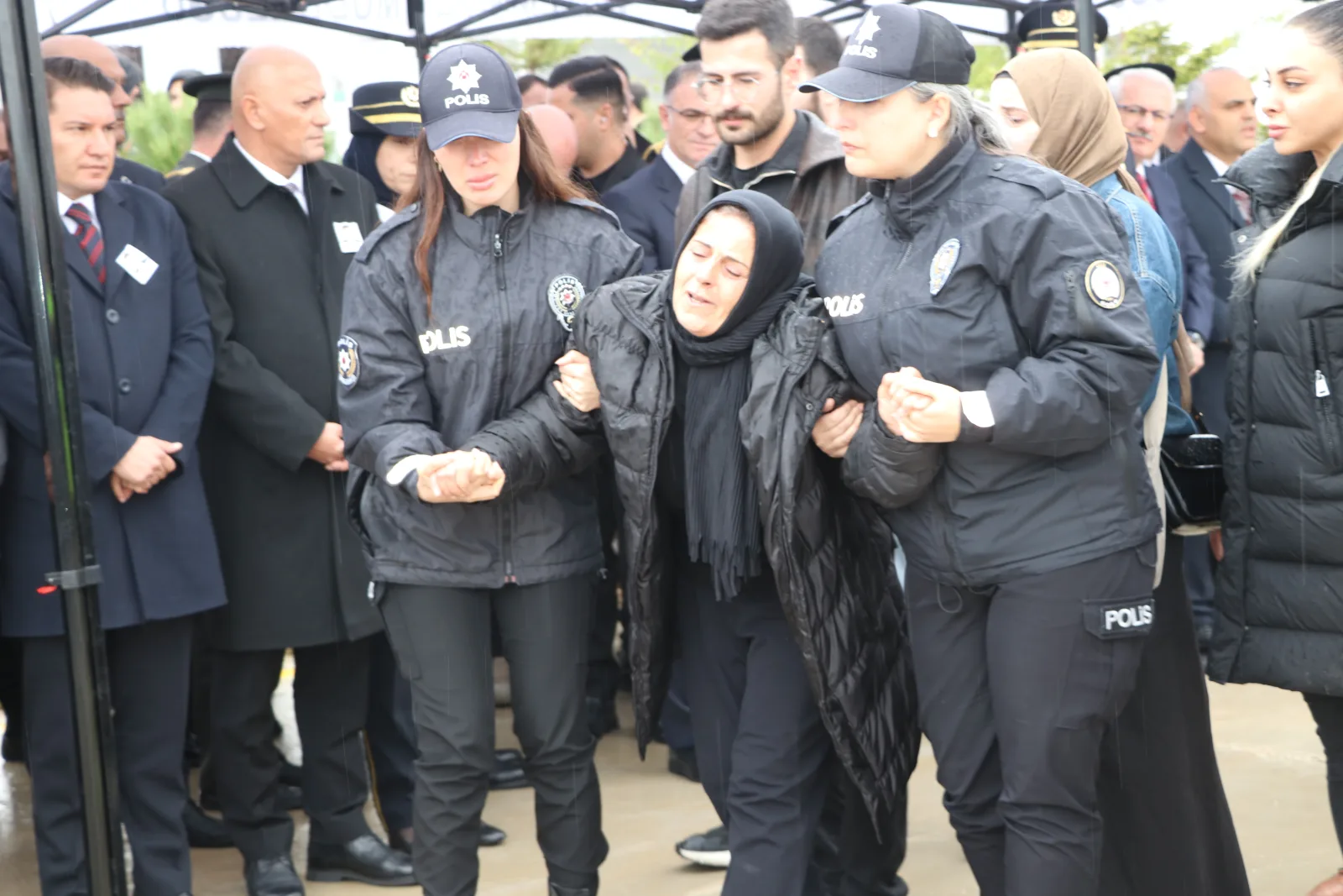 Kaza şehidi polis memurunun cenazesi, törenle Ankara'ya uğurlandı
