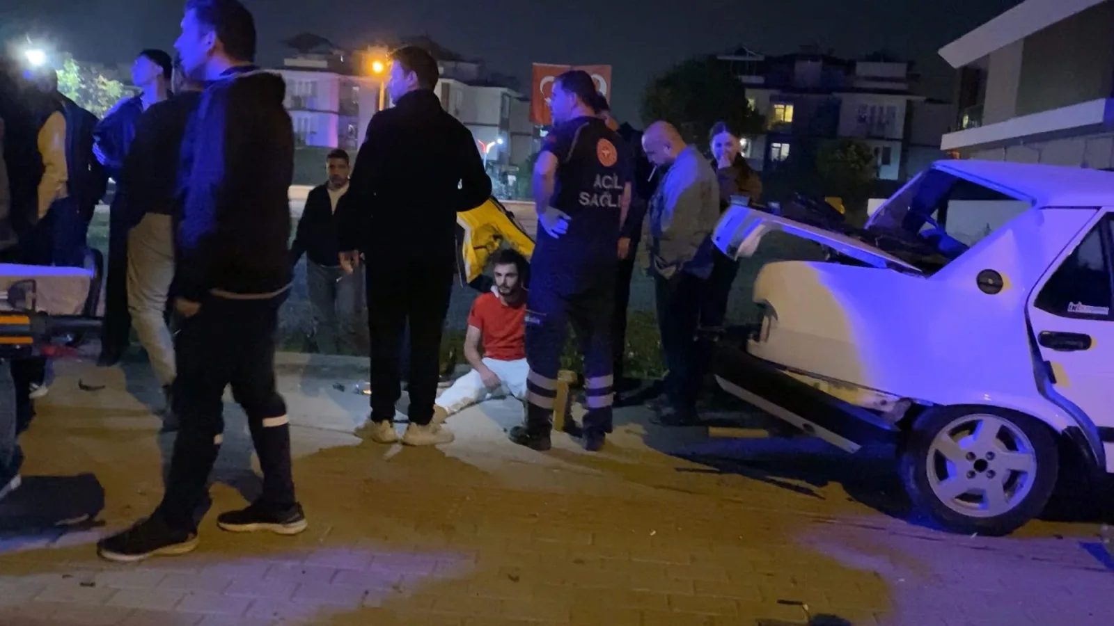 Kazada yaralanan sürücüye hastanede doğum günü sürprizi