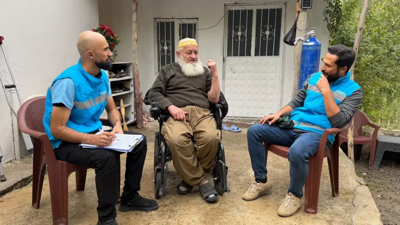 Kazak doktor, Hakkari'de şifa dağıtıyor