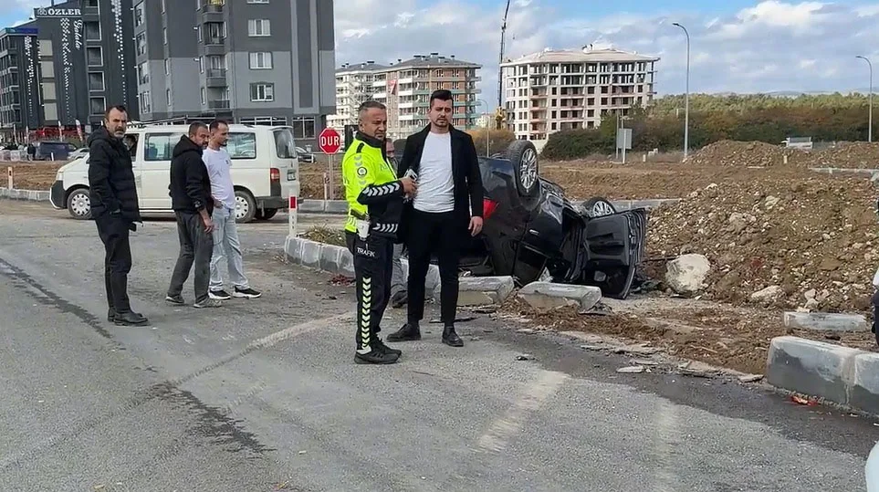 Kazayı haber alıp gelen sürücünün annesi gözyaşlarına boğuldu