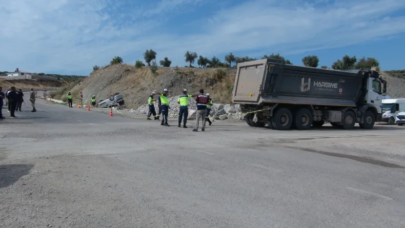 Kilis'te hafif ticari araç ile hafriyat kamyonu çarpıştı; 3 ağır yaralı