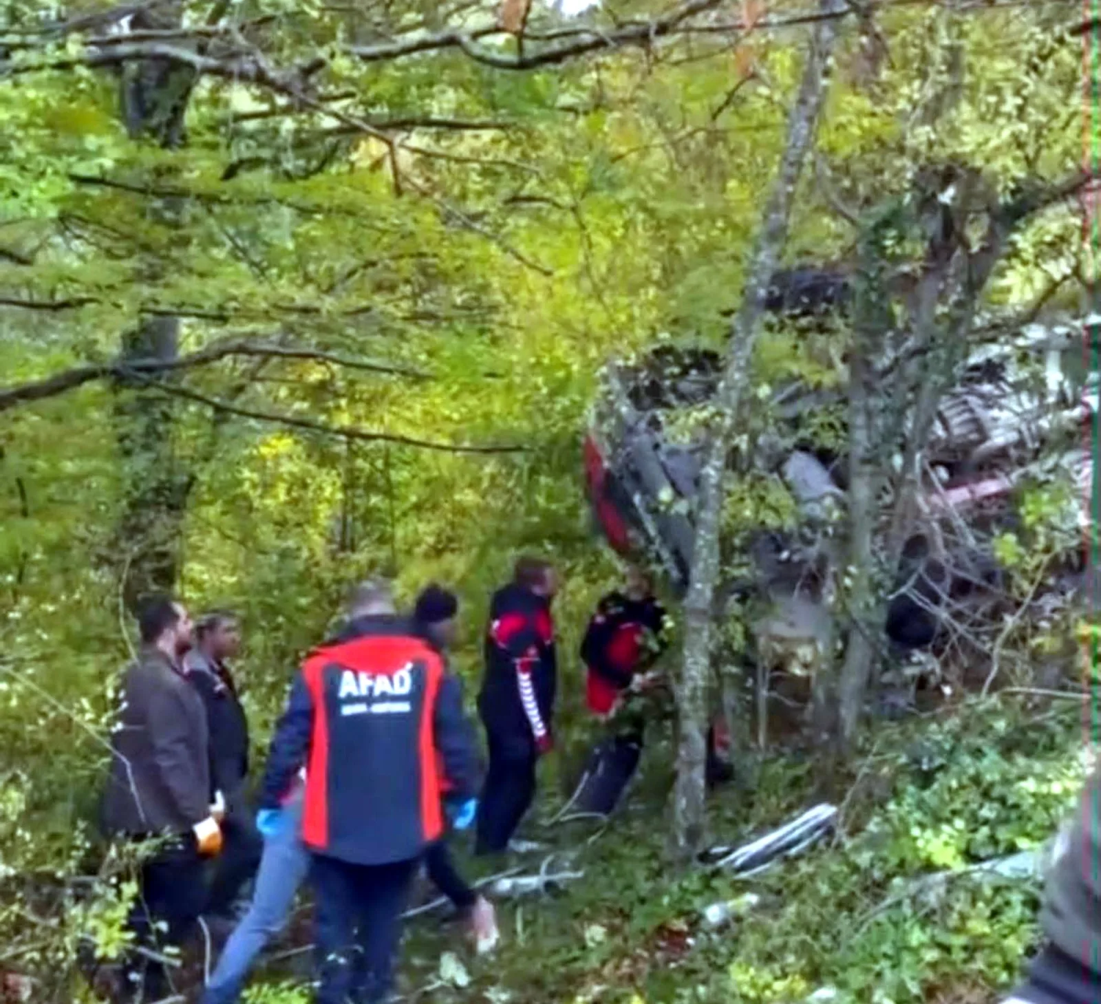 Kırklareli'de kamyon şarampole devrildi; 1 ölü, 1 yaralı
