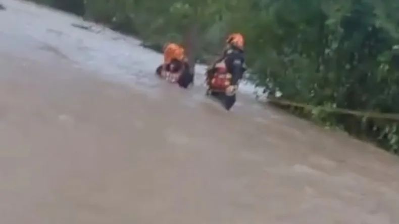 Kocaeli'de sağanak nedeniyle ev ve iş yerlerini su bastı (6)