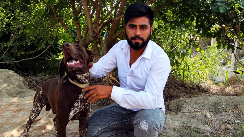 Komşusunun köpeğine, tavuklarını yediği için şiddet uygulamış