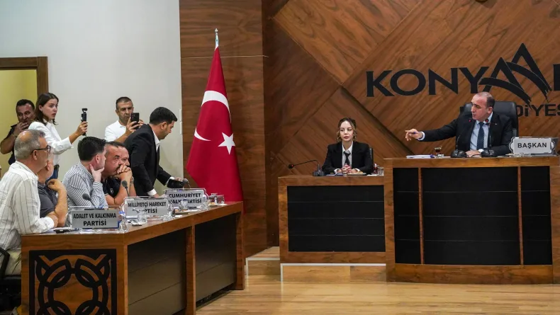 Konyaaltı Belediye Başkanı, CHP’den istifa etti (2)