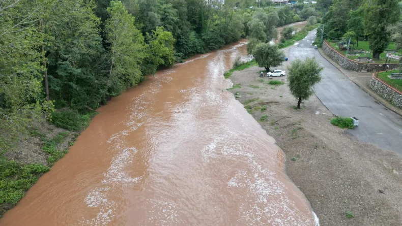 Köpüren Bartın Irmağı'ndan inceleme için numune alındı