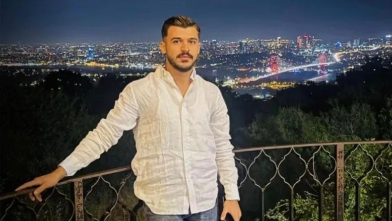 Koyun sürüsüne çarpan otomobilin sürücüsü öldü