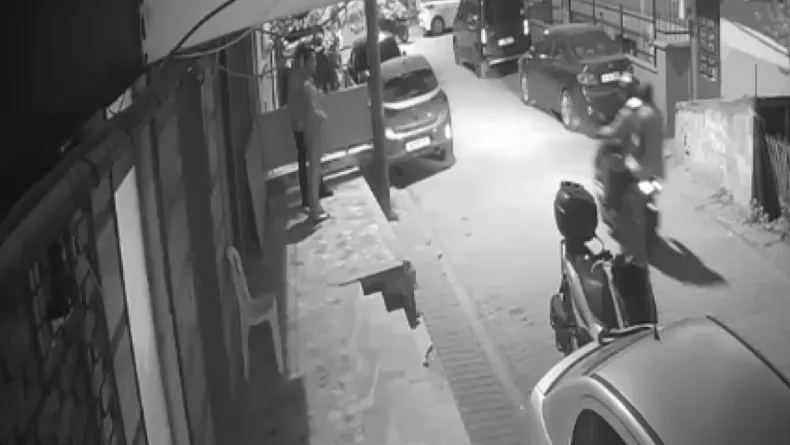 Küçükçekmece'de cinayet anı kamerada; 2 şüpheli yakalandı