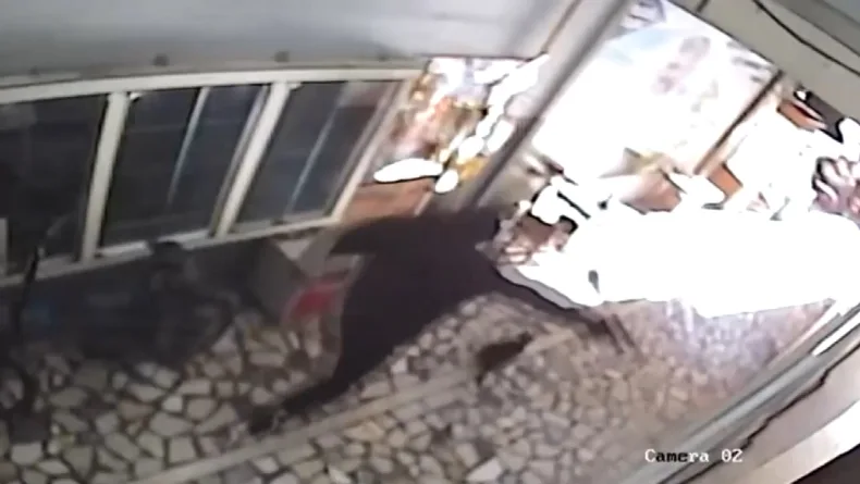 Kurşunlayıp Koşarak Kaçtı! Polis Ara Sokakta Kıskıvrak Yakaladı