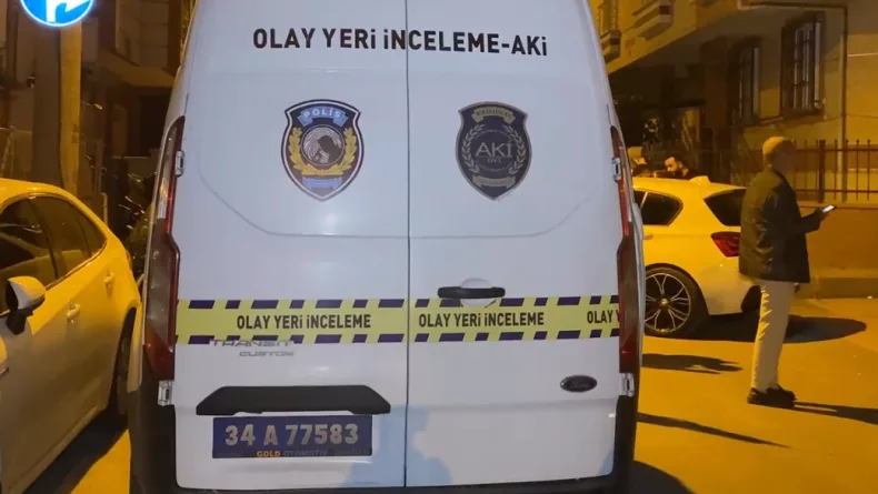 Küçükçekmece'de iş yerinin önünde silahlı saldırıya uğrayan kişi ağır yaralandı