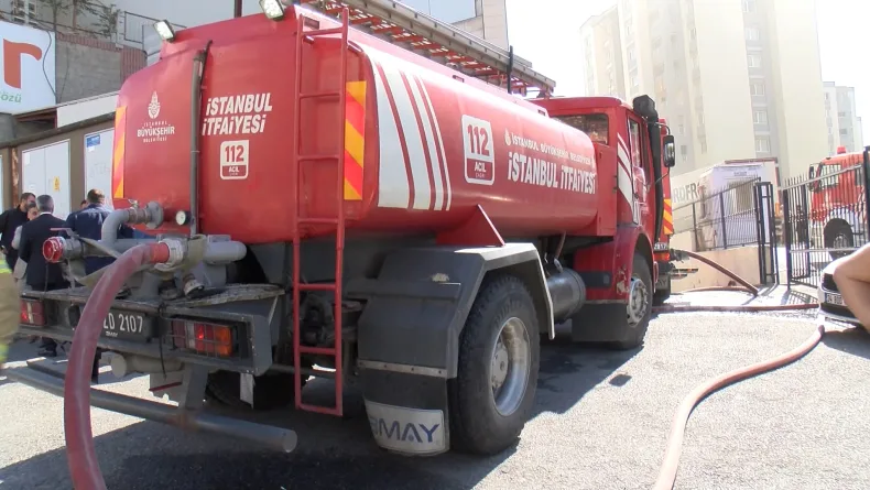 Küçükçekmece'de kapalı otoparktaki elektrikli araç yandı; çalışanlar tahliye edildi