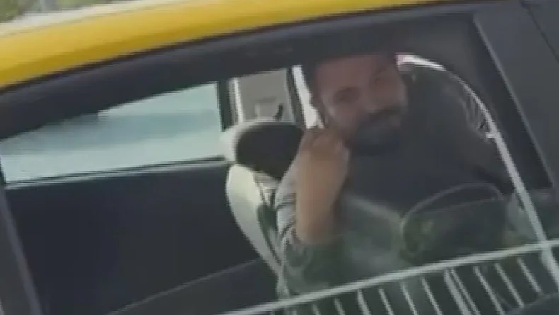 Küçükçekmece'de taksi şoförü ile 2 kadın yolcunun 'yardım' tartışması kamerada