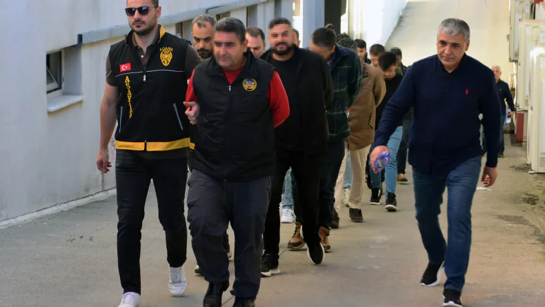 Kurgu trafik kazalarıyla 25 milyon liralık vurgun yapan şebeke, ‘kiralık sürücü’ kullanmış