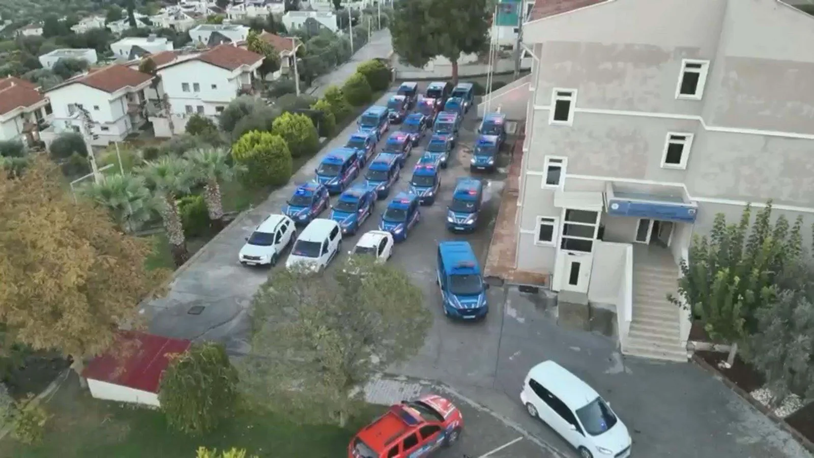 Kuşadası'nda uyuşturucu operasyon: 45 gözaltı