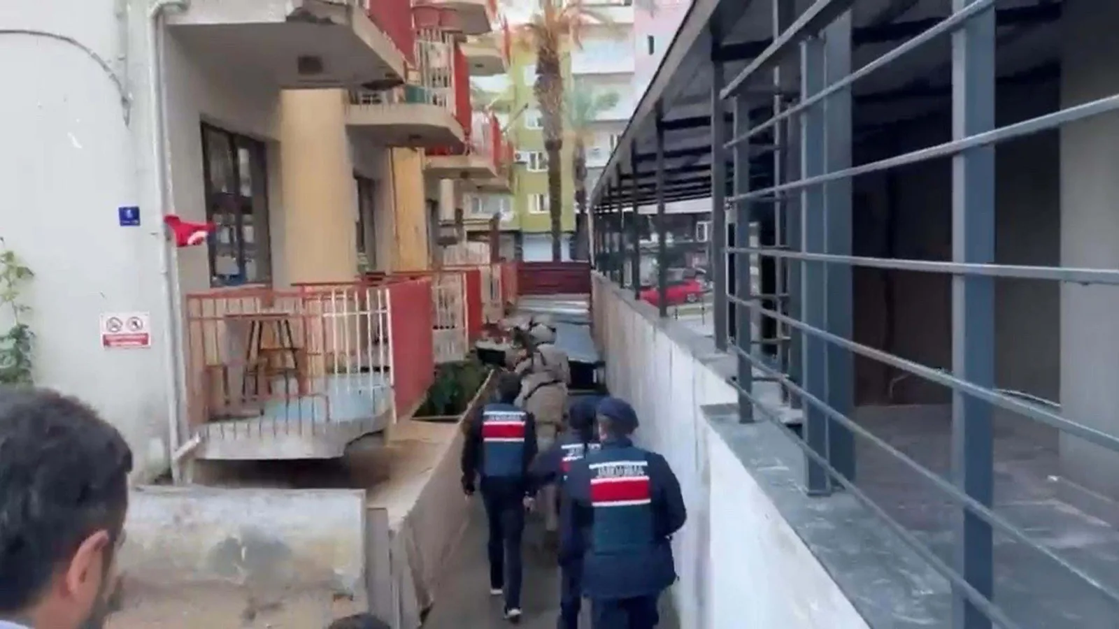 Kuşadası'nda uyuşturucu operasyon: 45 gözaltı