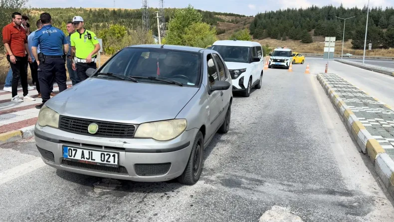 Kütahya’da taksicilerin yakalattığı korsan taksiciye 100 bin lira ceza