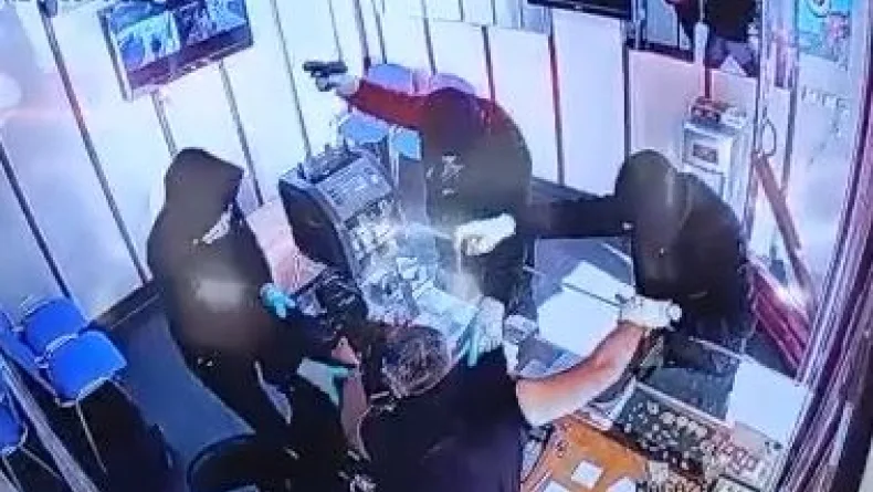 Kuyumcu dükkanından 5,6 milyon TL'lik soygun kamerada