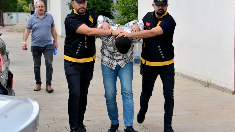 Kuyumcuyu öldüren şüpheli, jet skiyle Yunanistan’a kaçacakmış