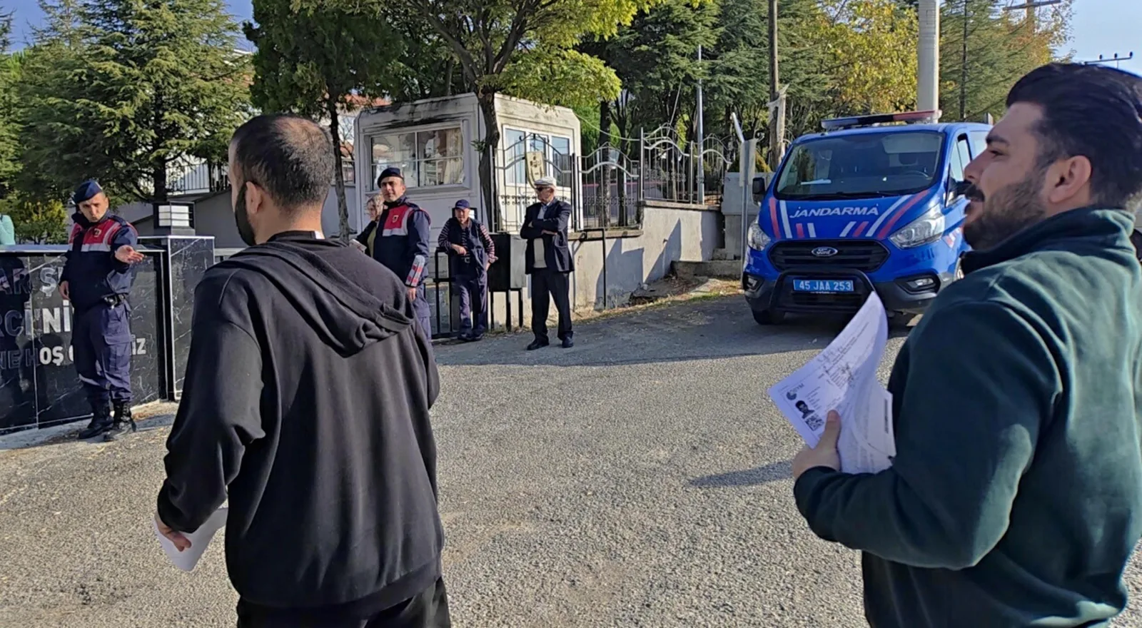 Lastiği patlayan otomobildeki 3 adayı, KPSS'ye jandarma ekipleri yetiştirdi