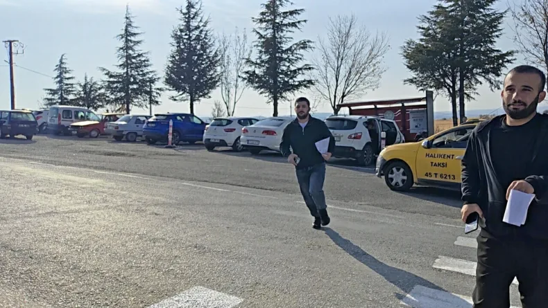 Lastiği patlayan otomobildeki 3 adayı, KPSS'ye jandarma ekipleri yetiştirdi