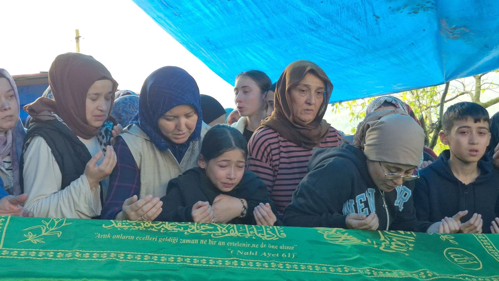 Maden ocağındaki grizu patlamasında ölen 3 işçi toprağa verildi (2)
