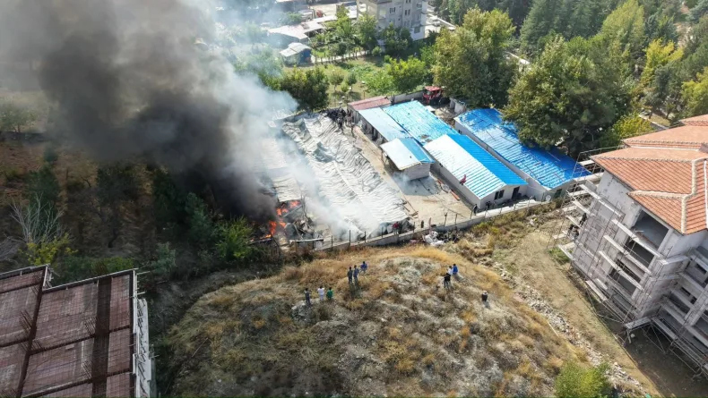 Malatya'da işçilerin kaldığı 30 konteyner yandı