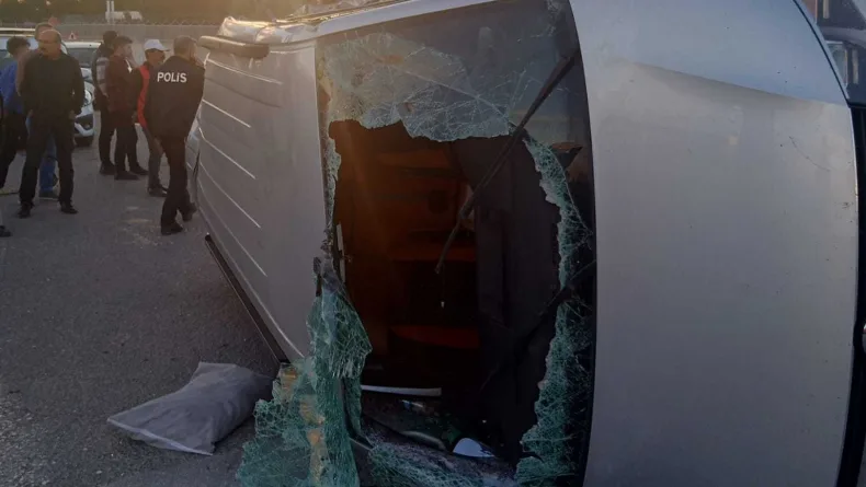 Malatya'da otomobil ile minibüs çarpıştı; 1'i ağır 3 yaralı