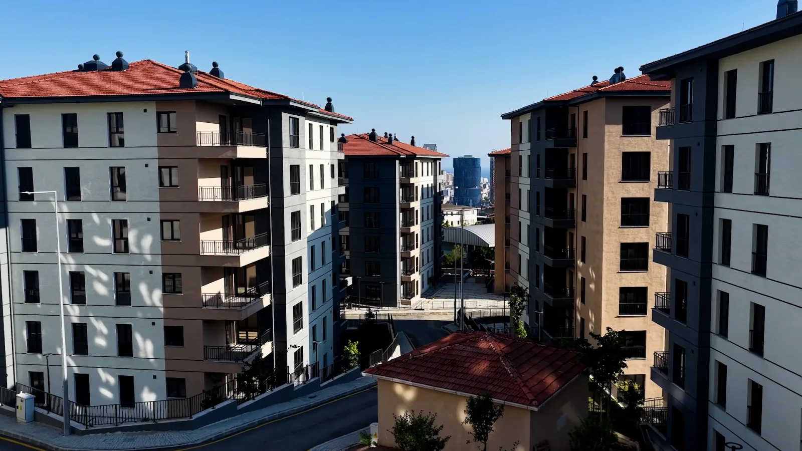 Maltepe'de çöken binanın hak sahipleri için yeni konutlar hazırlandı