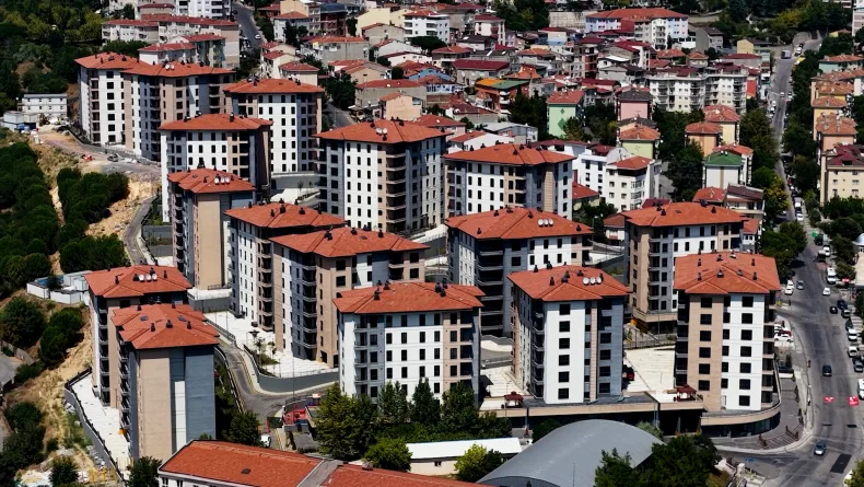 Maltepe'de çöken binanın hak sahipleri için yeni konutlar hazırlandı