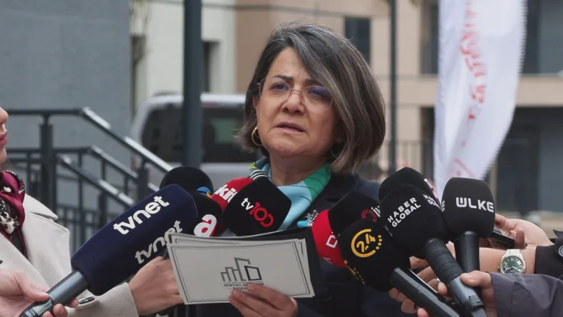 Maltepe'de çöken Kardeşler Apartmanı'ndaki hak sahiplerine yeni konutlar teslim edilmeye başlandı