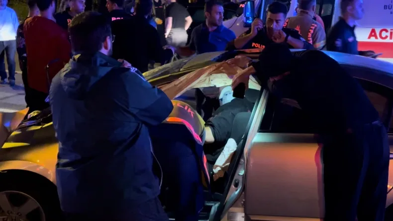 Maltepe’de iki otomobil çarpıştı: 2’si ağır 11 yaralı