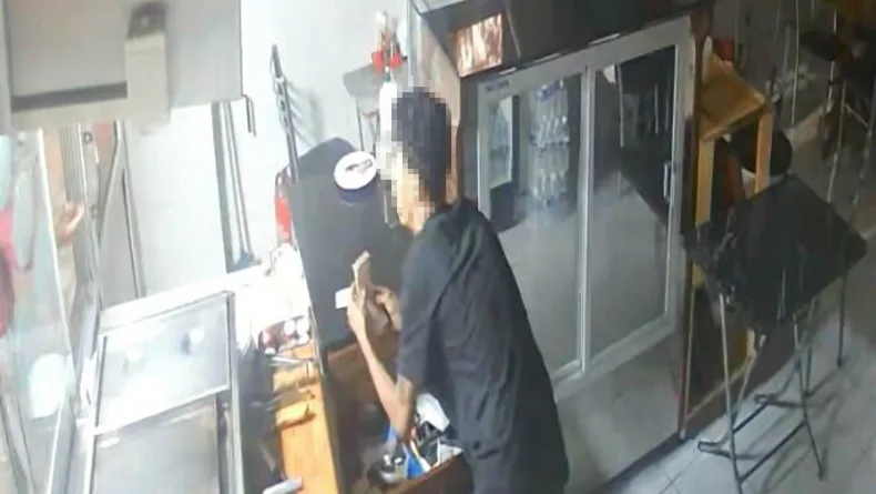 Manisa'da restoranda hırsızlık kamerada