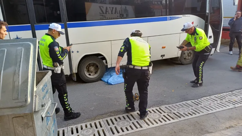 Manisa’da servis minibüsünün çarptığı bisikletli çocuk öldü