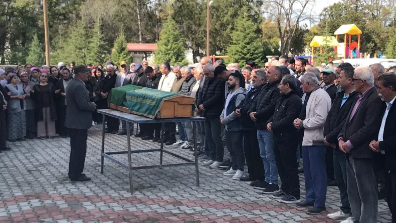 Manisa'daki otobüs kazasında ölen yolcu, Konya'da toprağa verildi