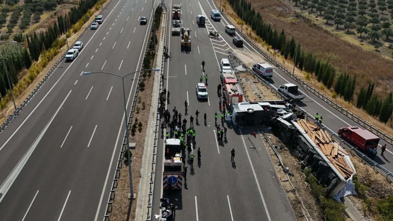 Manisa'daki otobüs kazasında ölü sayısı 12’ye çıktı