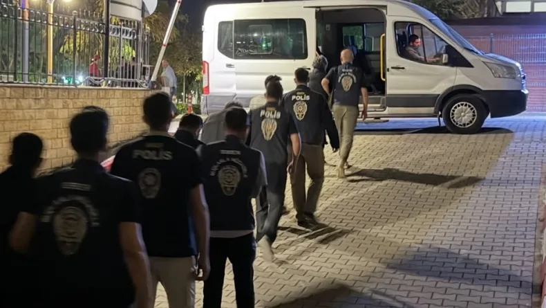 Manisa merkezli 12 ilde yatırım ve fon dolandırıcılığı yapan çeteye operasyon: 21 gözaltı (2)