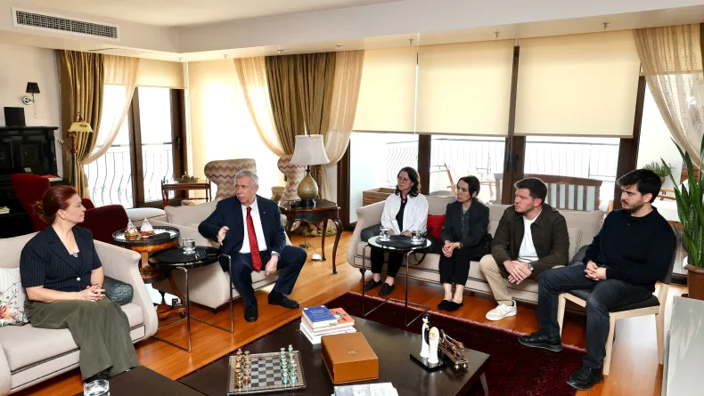 Mansur Yavaş, Vahap Seçer'in ailesini ziyaret etti