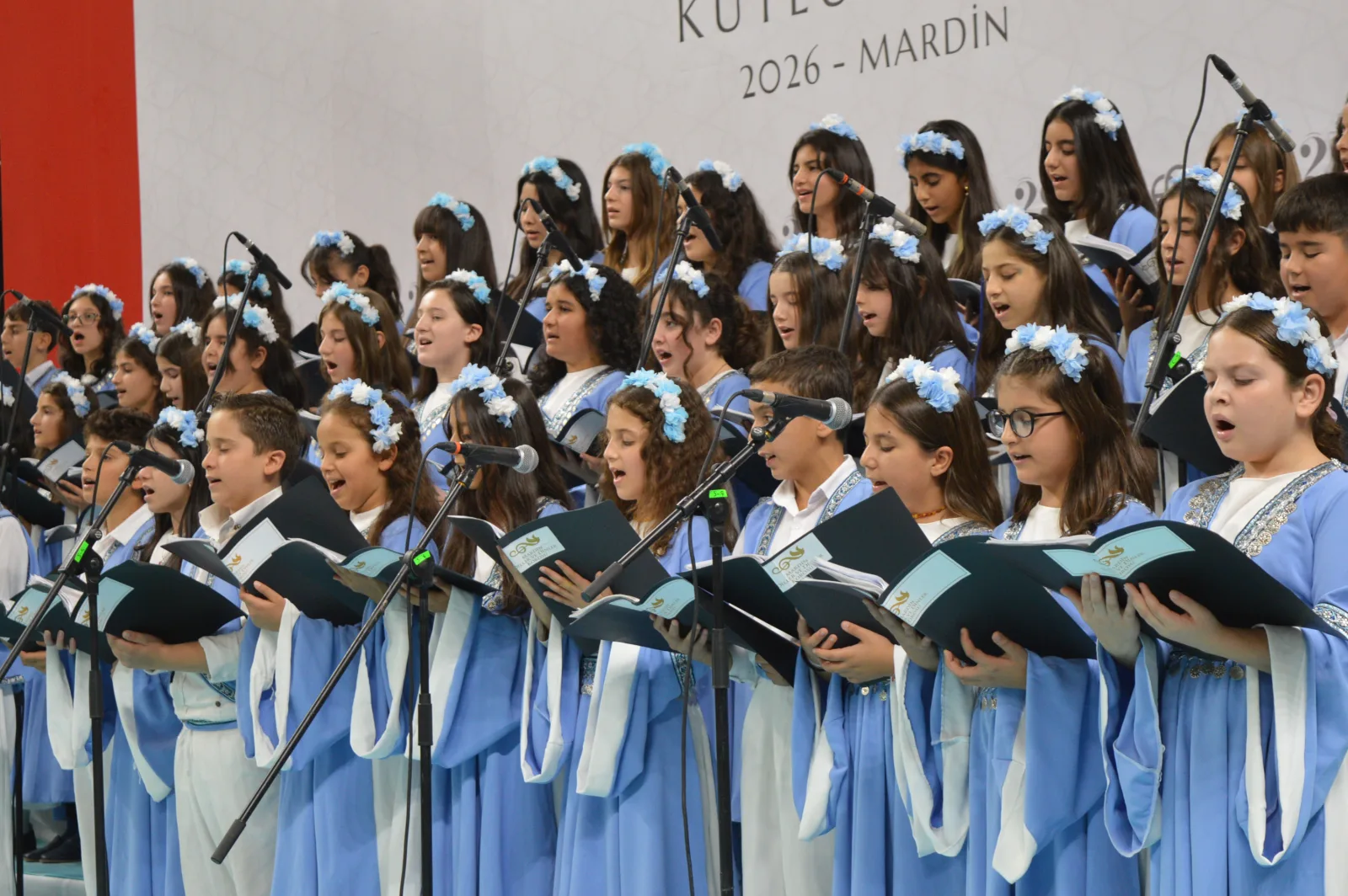 Mardin'de Cumhuriyet coşkusu; çocuk korosundan 4 dilde 'Yar Sabiha' türküsü