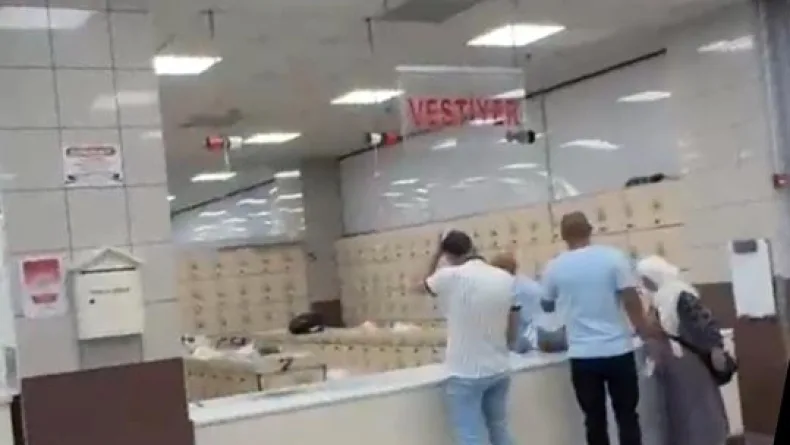 Markete girişte çantaya el koyma uygulamasına belediye tebligatıyla son verildi
