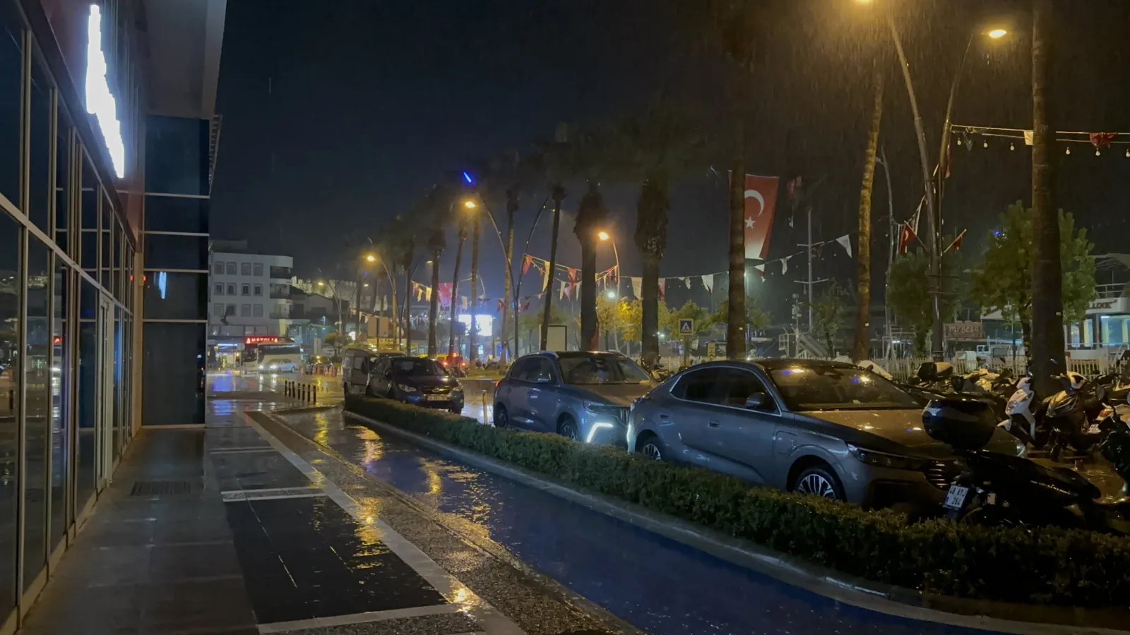 Marmaris’te sağanak etkili oldu
