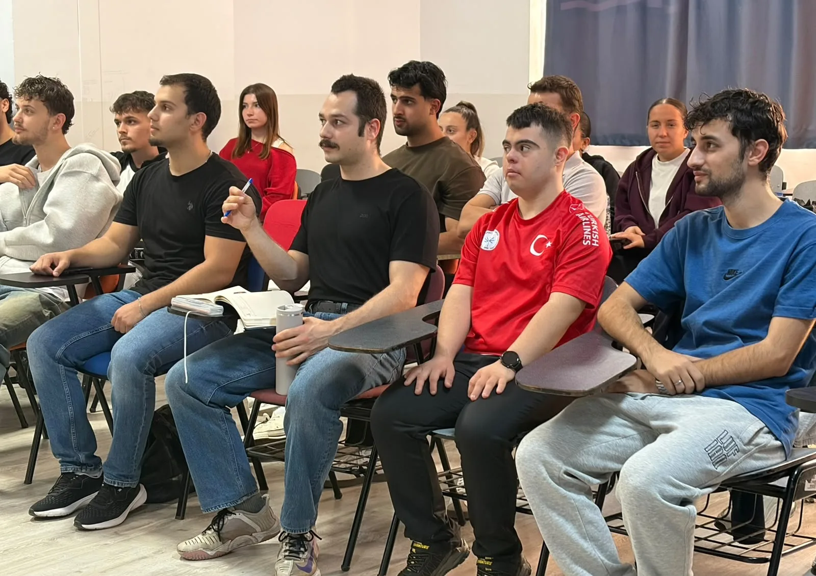 Masa tenisi dünya 3'üncüsü Işık, antrenörlük bölümünün ilk ve tek Down sendromlu öğrencisi