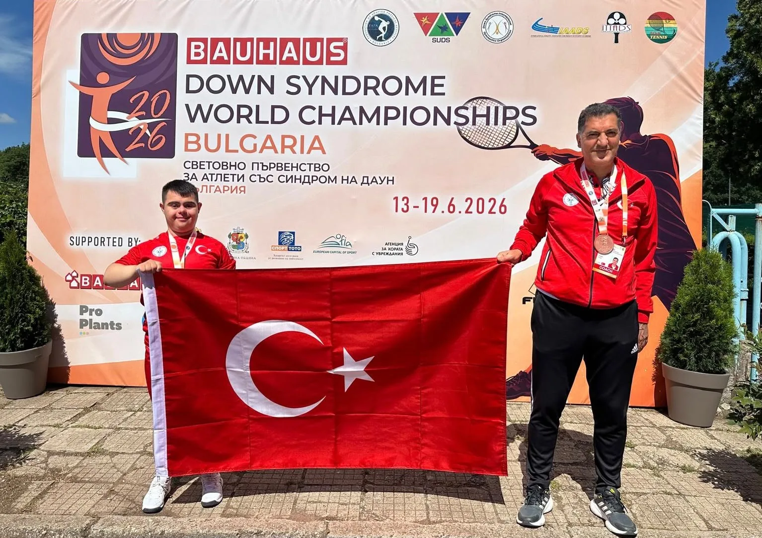 Masa tenisi dünya 3'üncüsü Işık, antrenörlük bölümünün ilk ve tek Down sendromlu öğrencisi