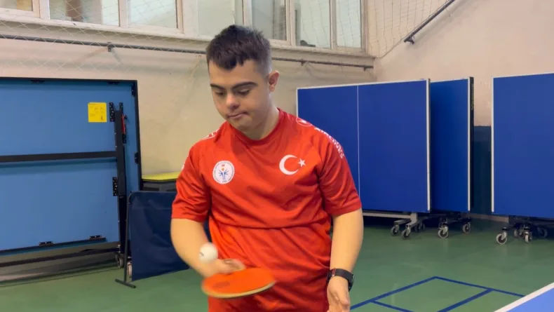 Masa tenisi dünya 3'üncüsü Işık, antrenörlük bölümünün ilk ve tek Down sendromlu öğrencisi/Ek fotoğraflar