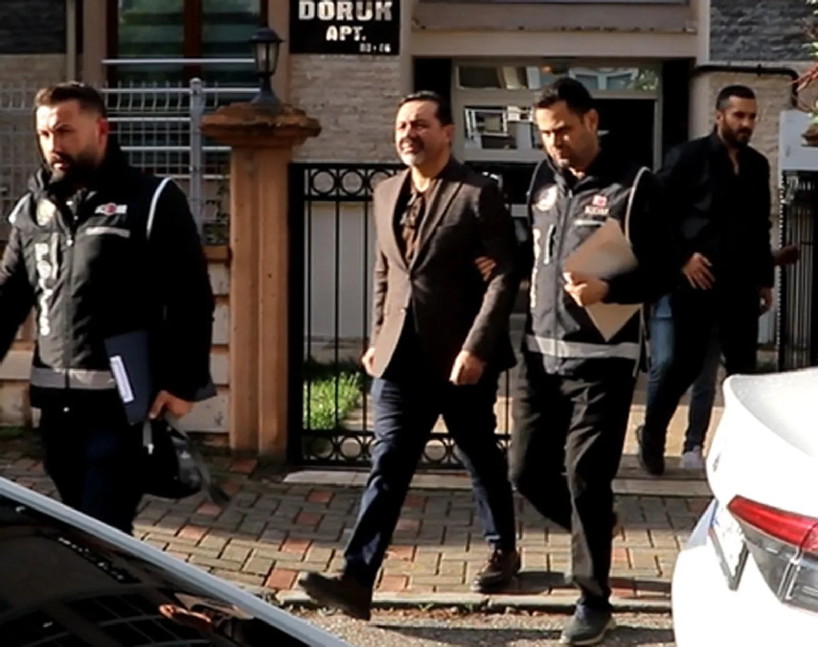 Merkezefendi Belediyesi'ne operasyon; Başkan Şeniz Doğan ve eşinin de olduğu şüphelilere gözaltı / Ek fotoğraflar