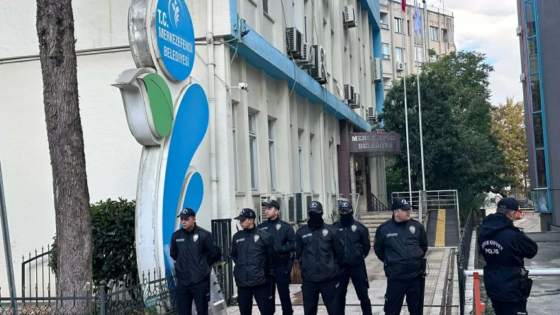 Merkezefendi Belediyesi operasyonunda şüphelilerden 3'ü adliyede