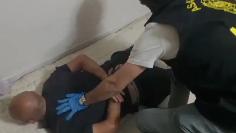 Mersin’de 79 ve 28 yıl kesinleşmiş hapis cezalarıyla aranan 2 firari yakalandı